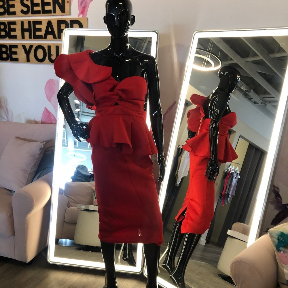 Lady in Peplum Bodycon Dress